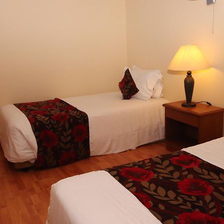 Golf Course Hotel Kampala Extérieur photo