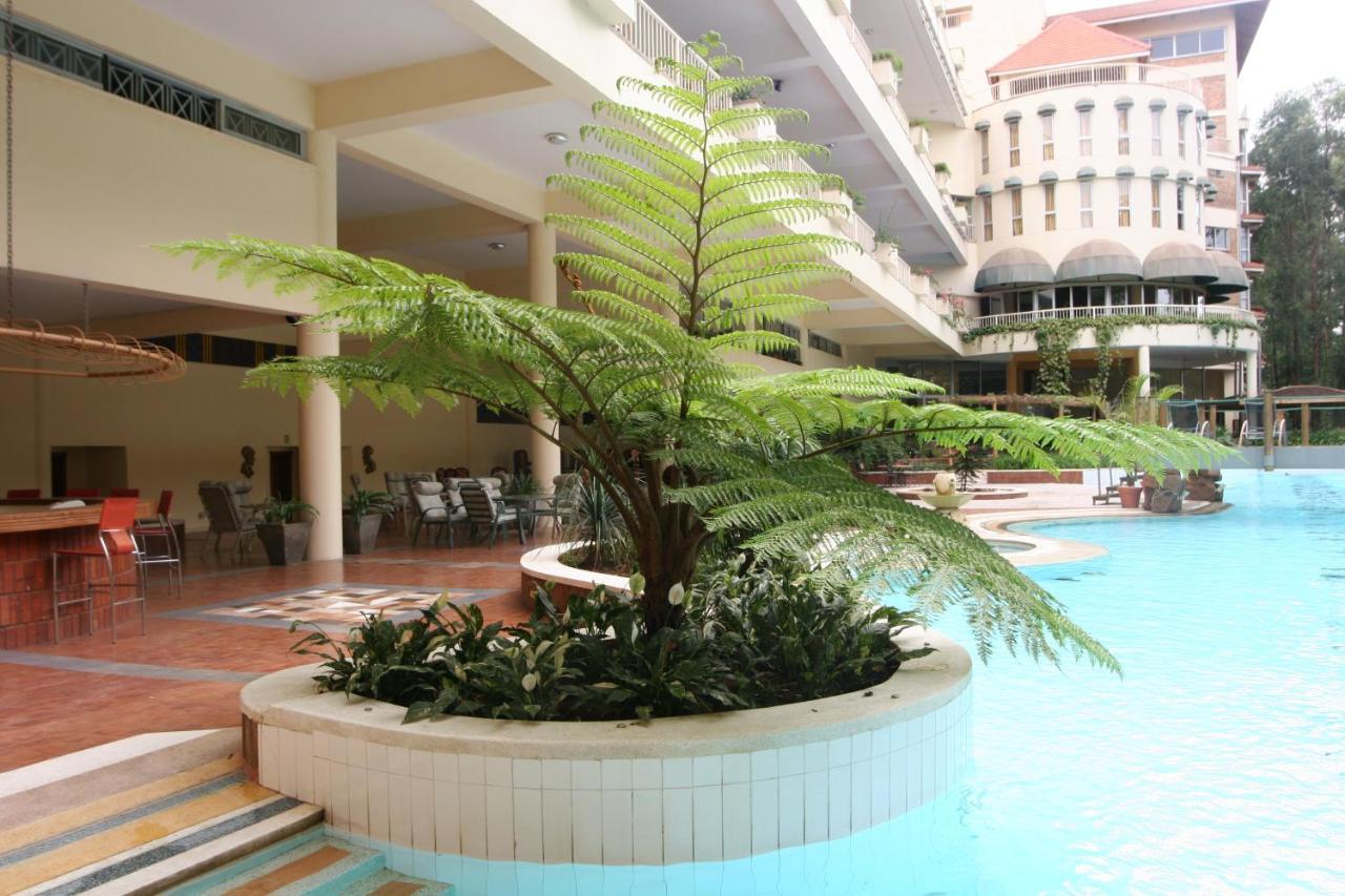 Golf Course Hotel Kampala Extérieur photo