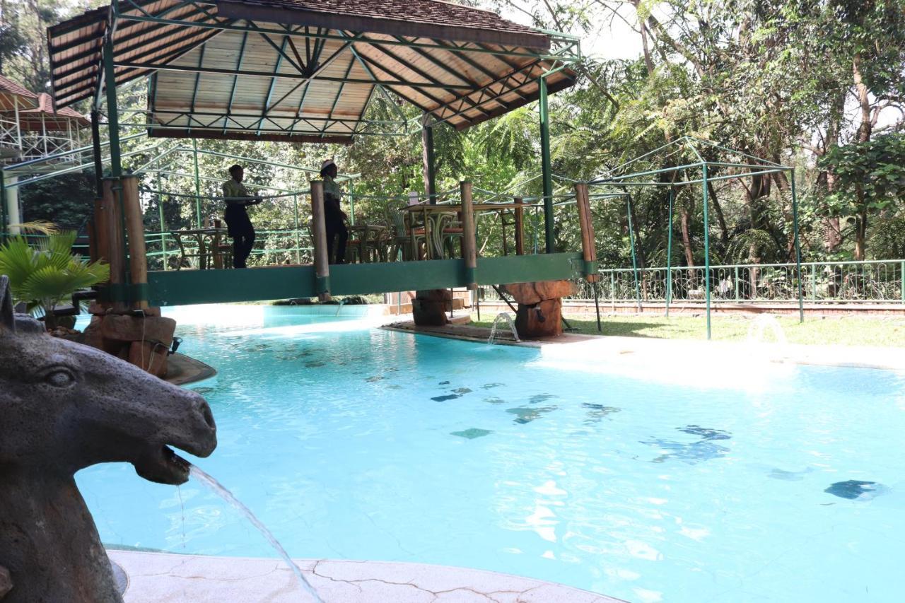 Golf Course Hotel Kampala Extérieur photo
