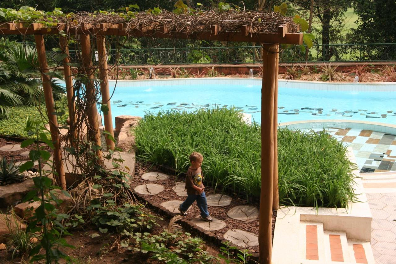 Golf Course Hotel Kampala Extérieur photo
