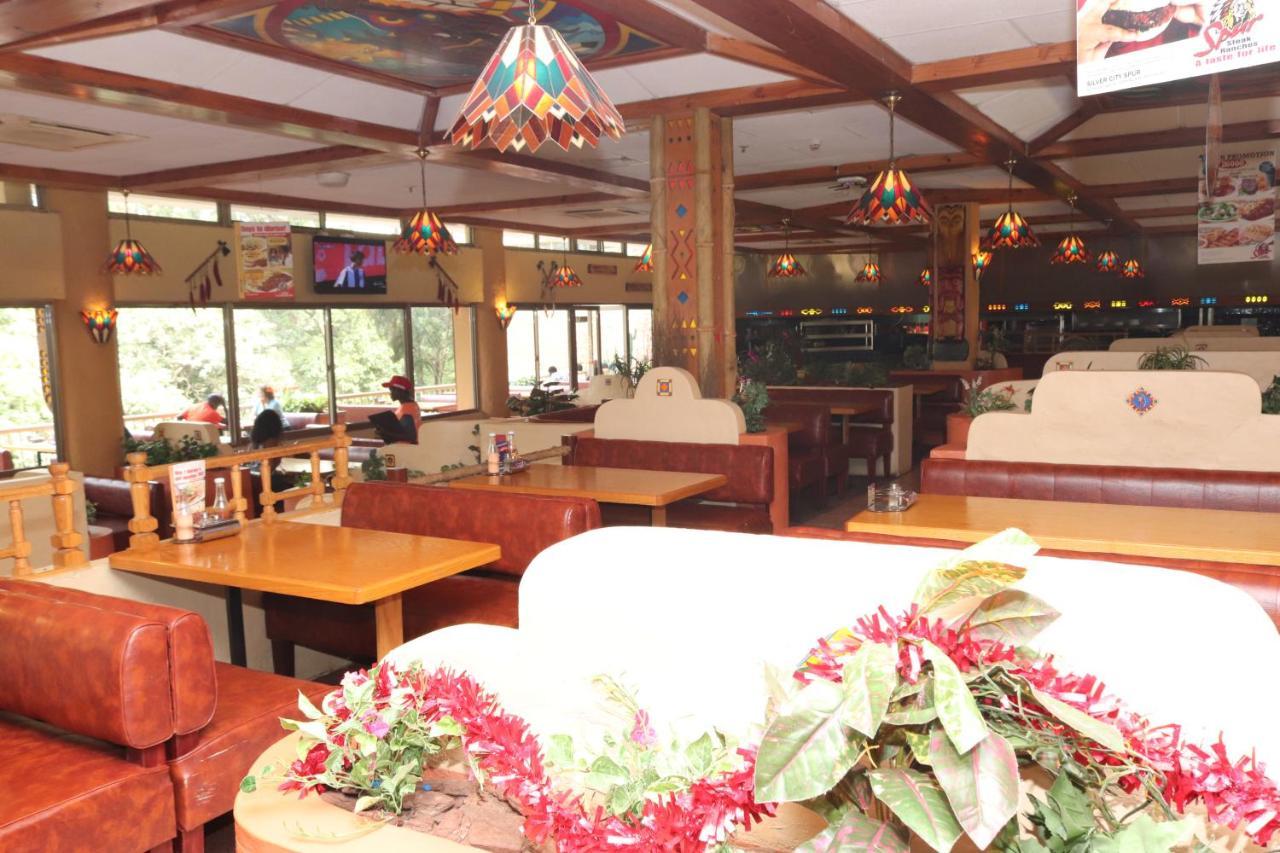 Golf Course Hotel Kampala Extérieur photo