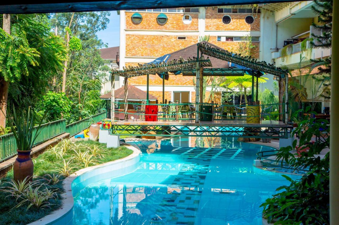 Golf Course Hotel Kampala Extérieur photo