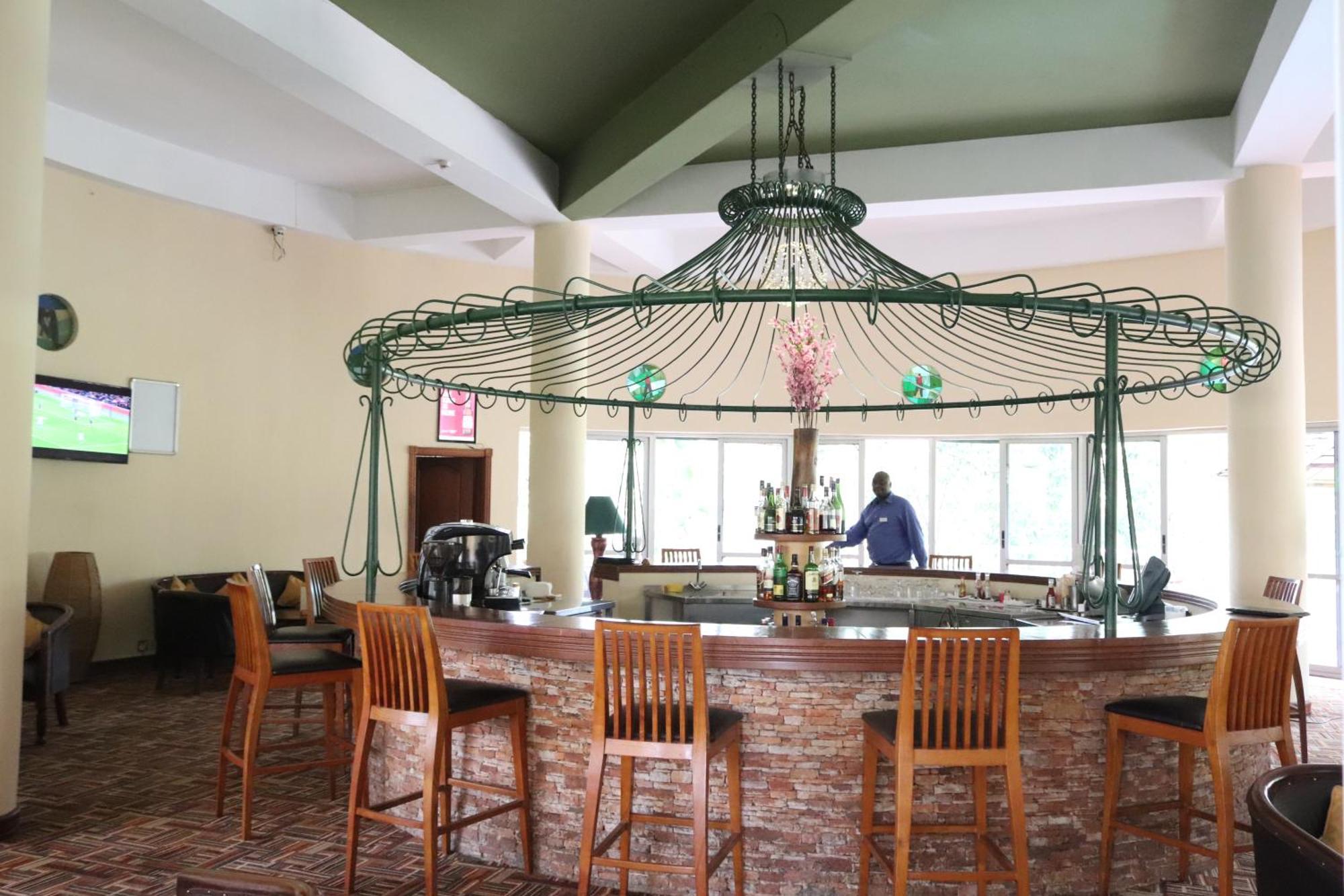 Golf Course Hotel Kampala Extérieur photo