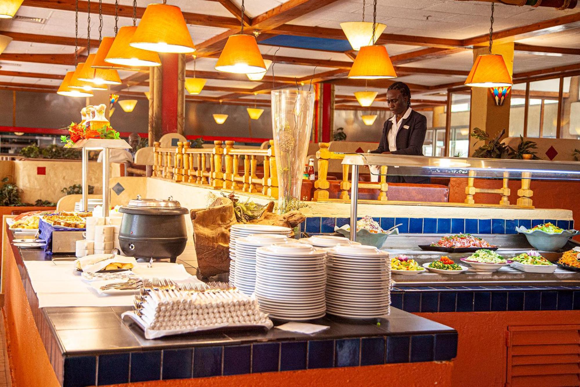 Golf Course Hotel Kampala Extérieur photo