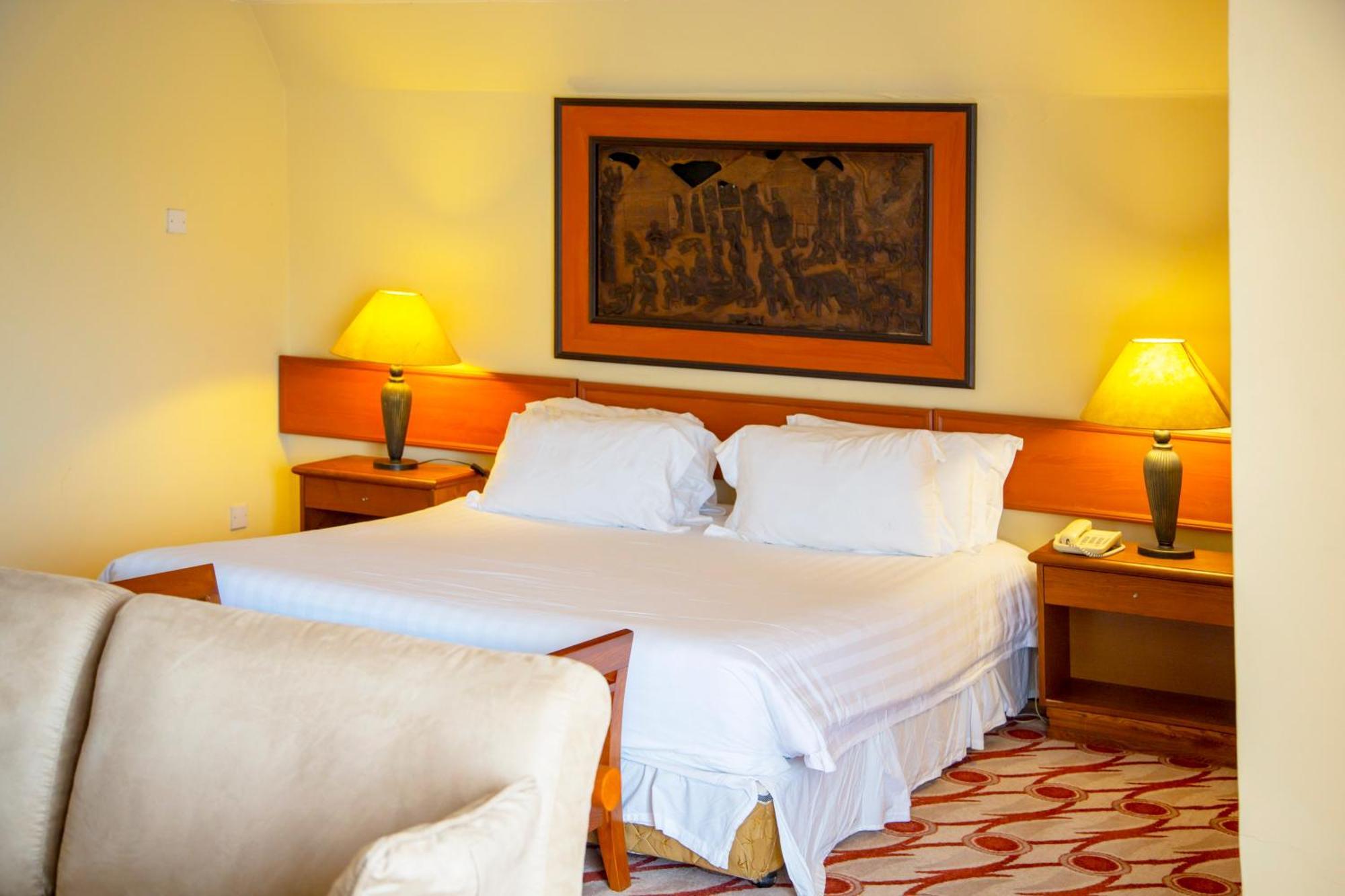 Golf Course Hotel Kampala Extérieur photo