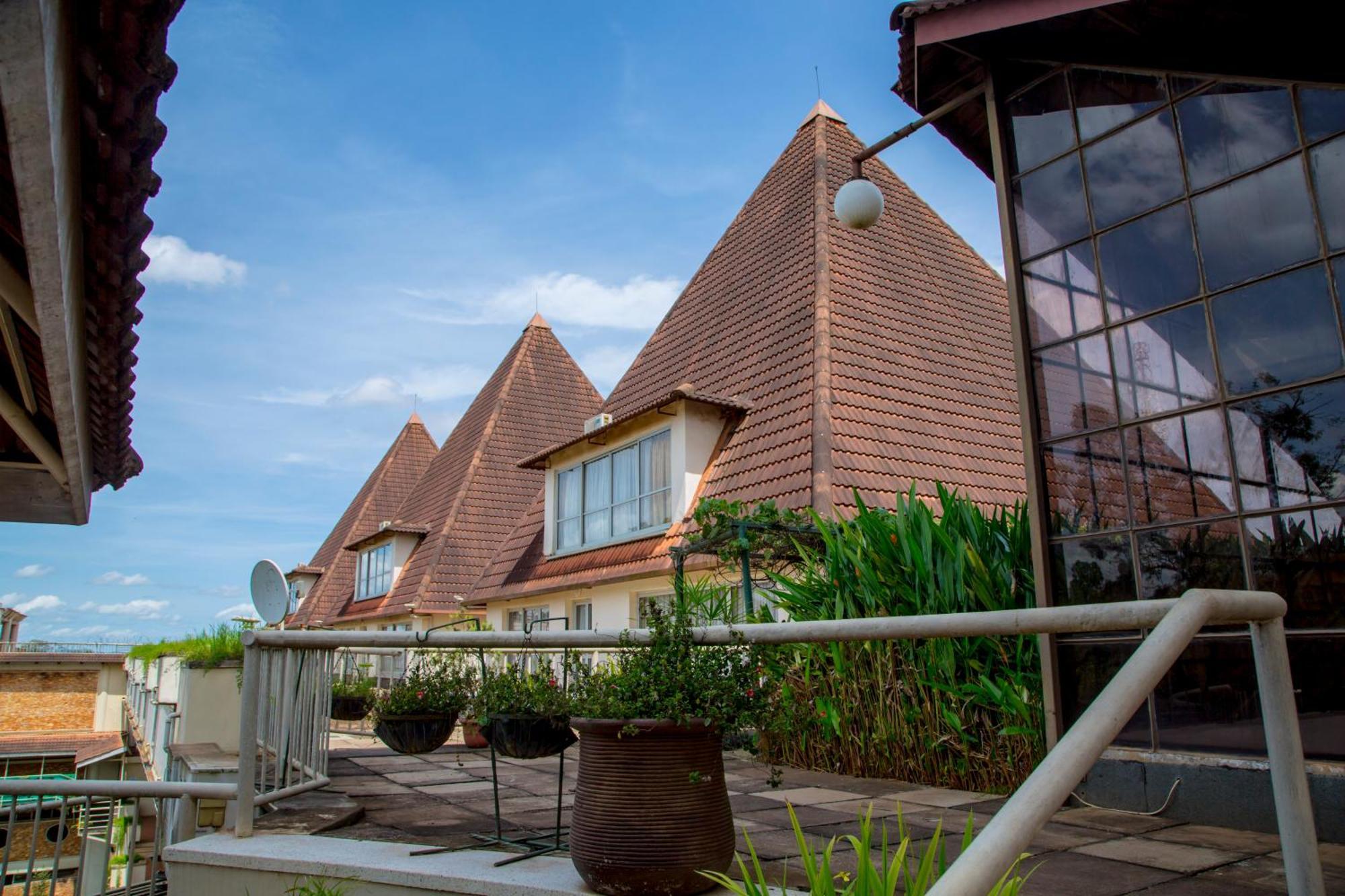 Golf Course Hotel Kampala Extérieur photo