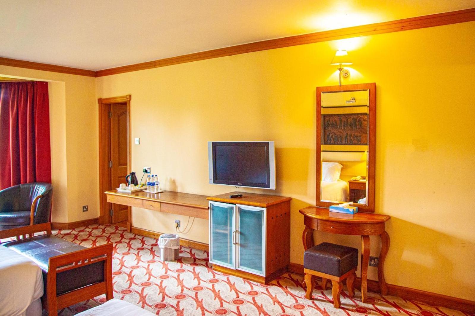 Golf Course Hotel Kampala Extérieur photo