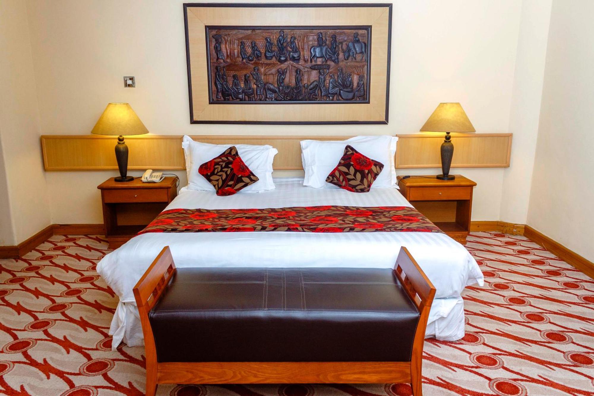 Golf Course Hotel Kampala Extérieur photo