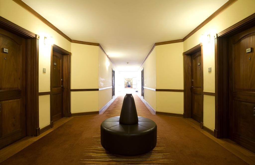 Golf Course Hotel Kampala Extérieur photo