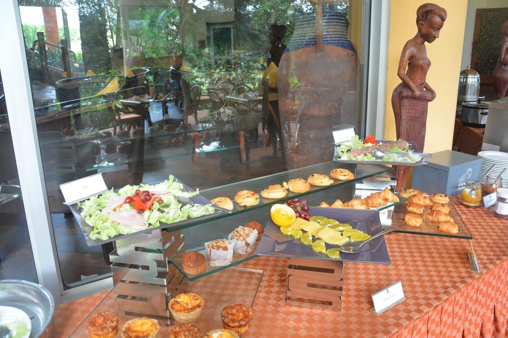 Golf Course Hotel Kampala Extérieur photo